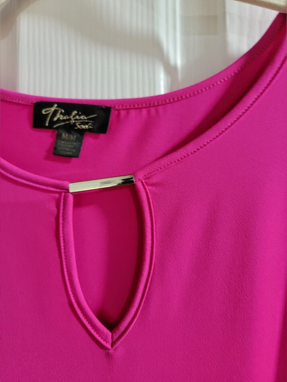 CLOSET CLEANOUT-Lot of 4 Women's Short Sleeve Tops- size Mediums- great shape - Picture 8 of 12